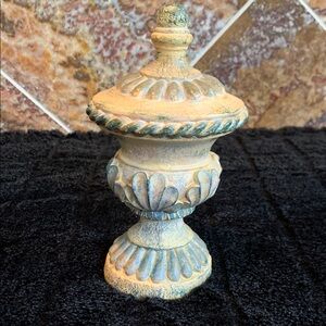 Neoclassical Fluted Finial with Rope Detail Architectural Accent